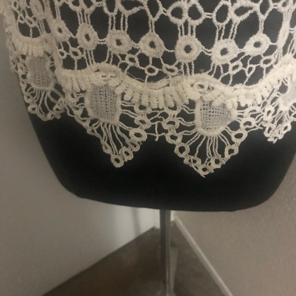 Cream crocheted top. Size Small. - Picture 4 of 6
